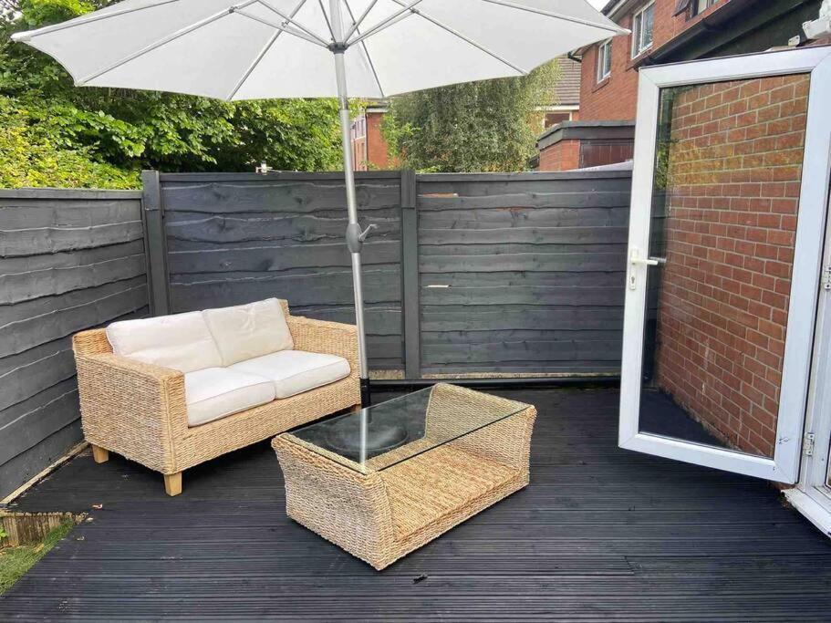 Manchester - Eccles - Business - Contractors - Families - Discounts Available Exteriér fotografie