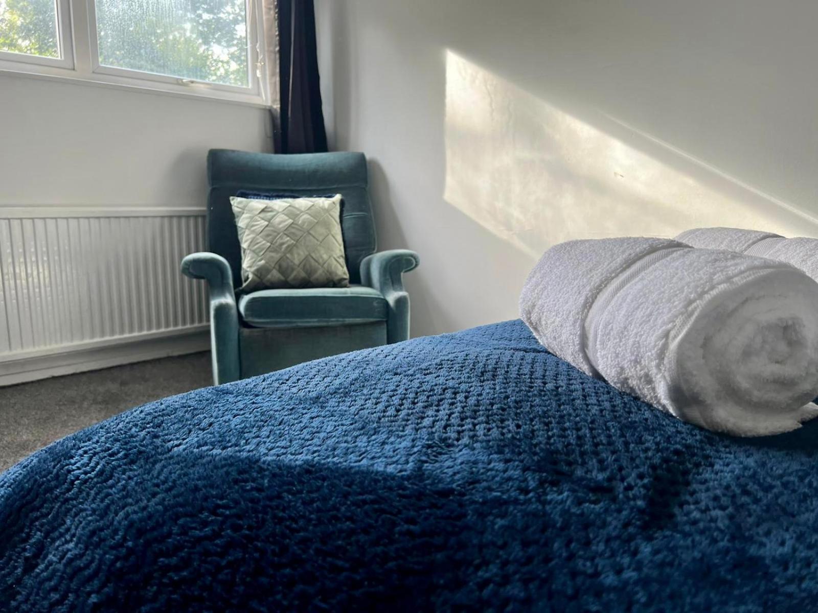 Manchester - Eccles - Business - Contractors - Families - Discounts Available Exteriér fotografie
